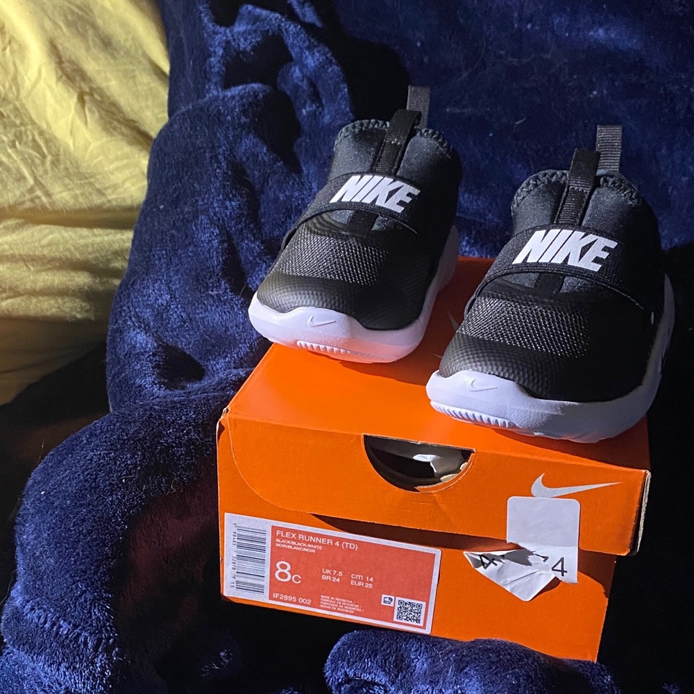 Nike Kids Flex Runner Black and White Sneakers
